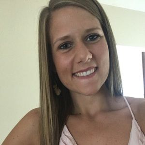 Meet your Posher, Claire